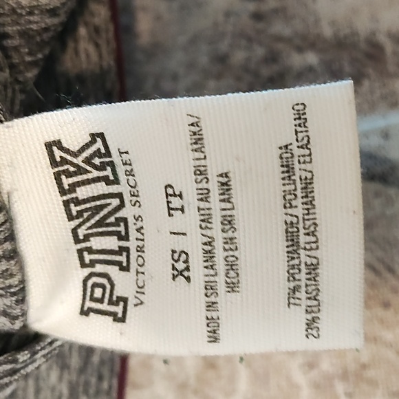 PINK Victoria's Secret Yoga Capri Reversible Yoga Leggings Pocket XS - Picture 5 of 13